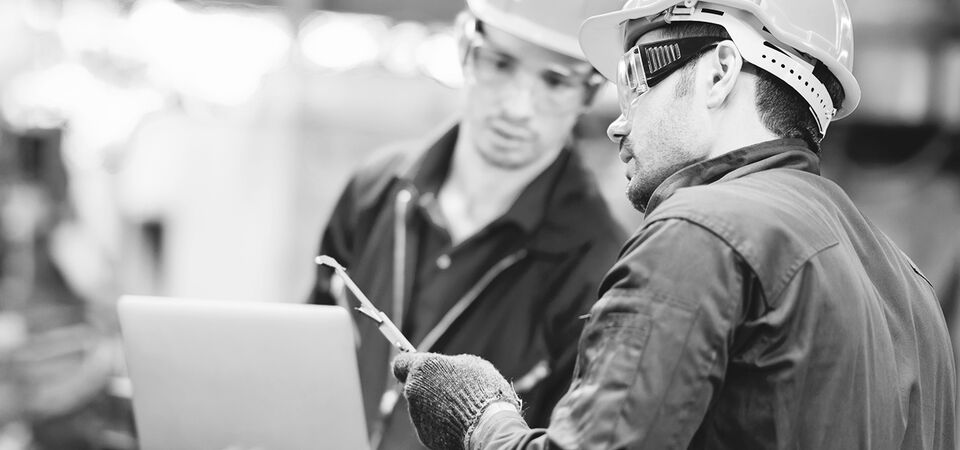 SINGLE-IMAGE_industry-safety-workers-testing-with-laptop_apr25