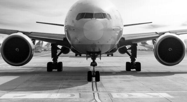 SINGLE-IMAGE_passenger-jet-on-runway_oct23