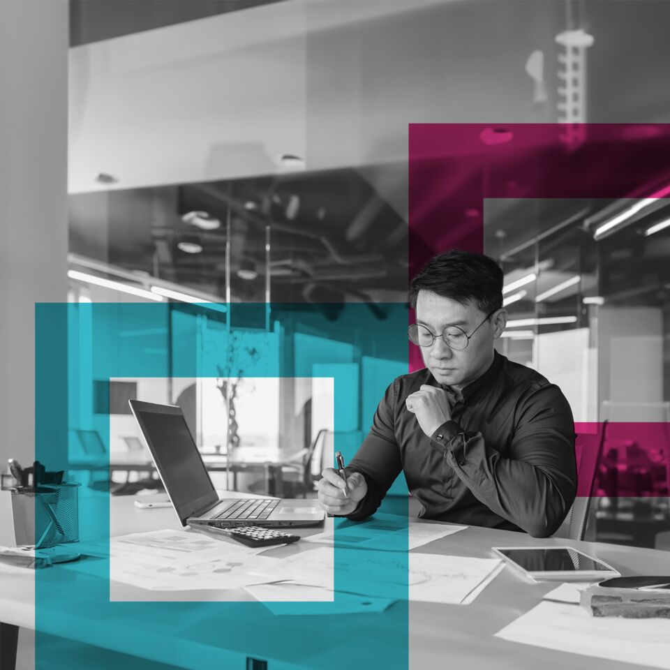 SINGLE-IMAGE_squares-man_working_at_desk_jan24