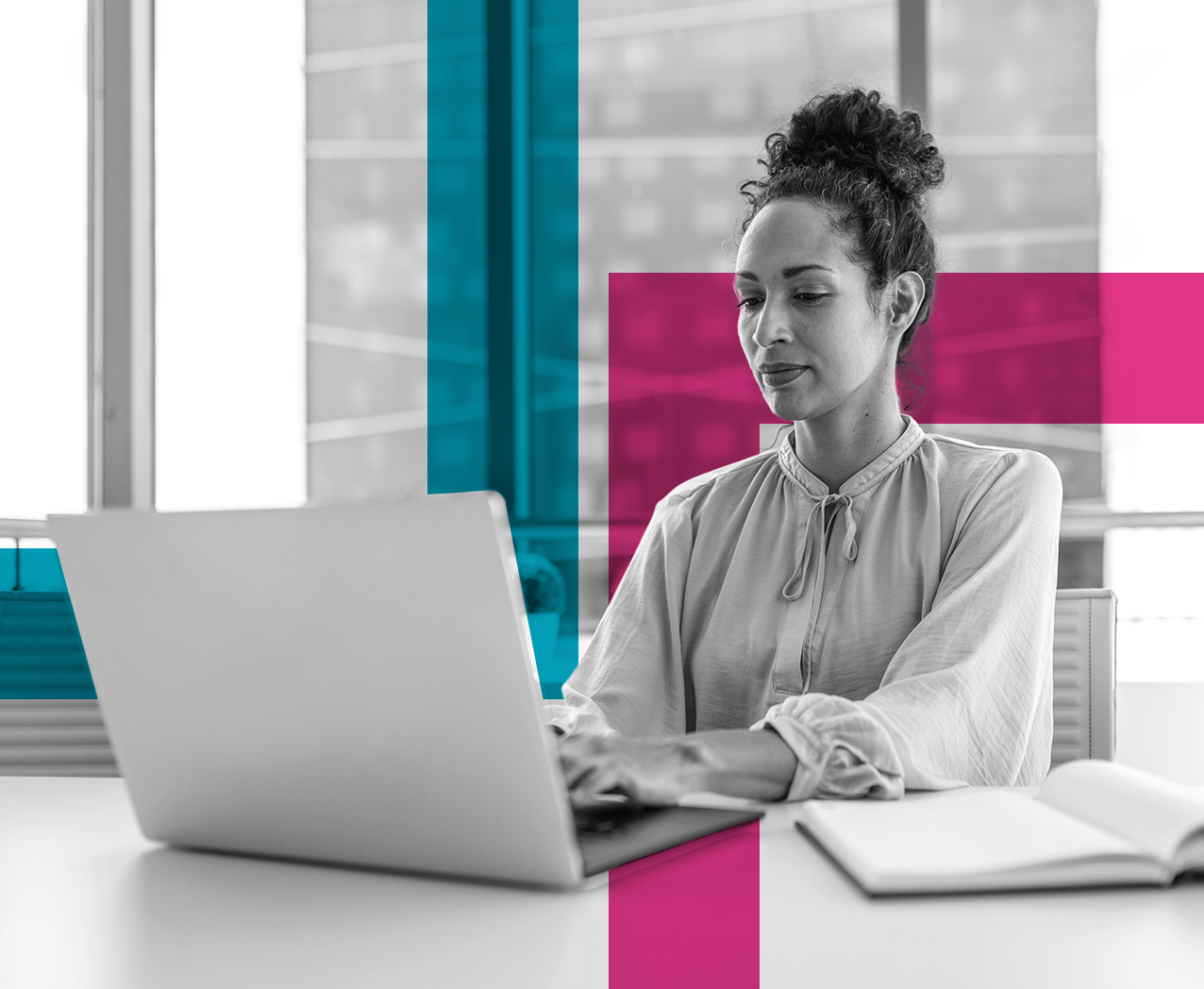 SINGLE-IMAGE_squares-usiness-women-with-laptop_apr25