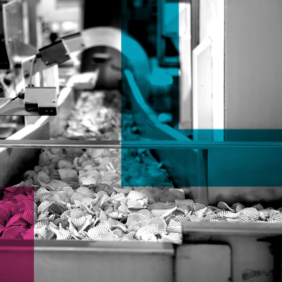 SINGLE-IMAGE_squares-crisps-on-conveyor-belt-in-factory_nov23