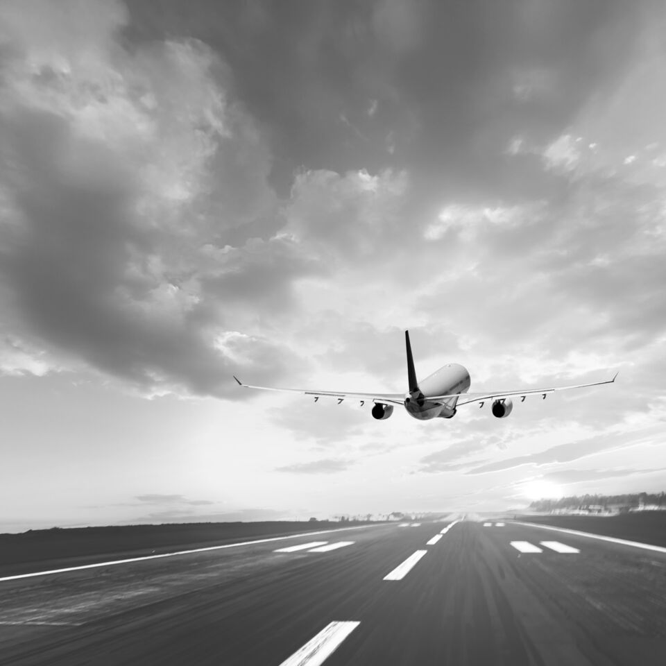 SINGLE-IMAGE_plane-taking-off-sky-expanded_jun25