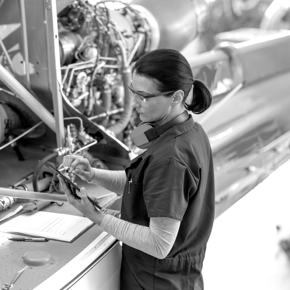 SINGLE-IMAGE_engineer-tablet-checking-airplane-engine_oct23