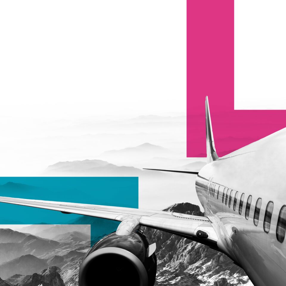 SINGLE-IMAGE_squares-plane-in-flight-looking-back-over-wing_nov23