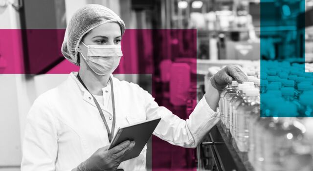 /bynder-asset/bynder:F18E26CF-5D7B-470C-9D41D062E672C408/Landscape_SM/SINGLE-IMAGE_squares-woman-with-tablet-checking-bottles-on-conveyor_nov23.png?1749636958000